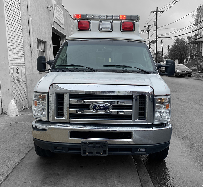 2010 Ford Gas Type 2 AEV Ambulance #1055394 1