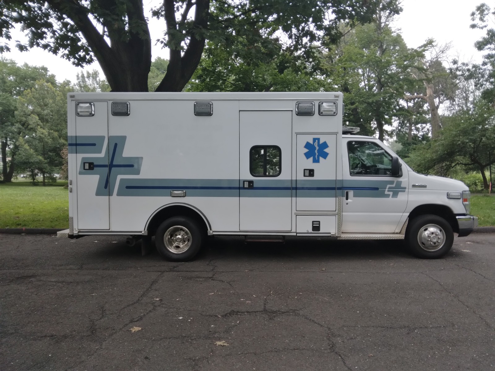 2013 Ford E450 Type 3 Road Rescue Ambulance 1